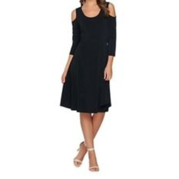 Susan Graver Dresses & Skirts - Susan Graver Liquid Knit Cold Shoulder Dress👗